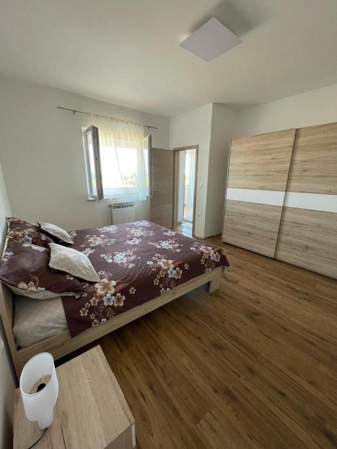 Apartman Varea Ližnjan Zewnętrze zdjęcie